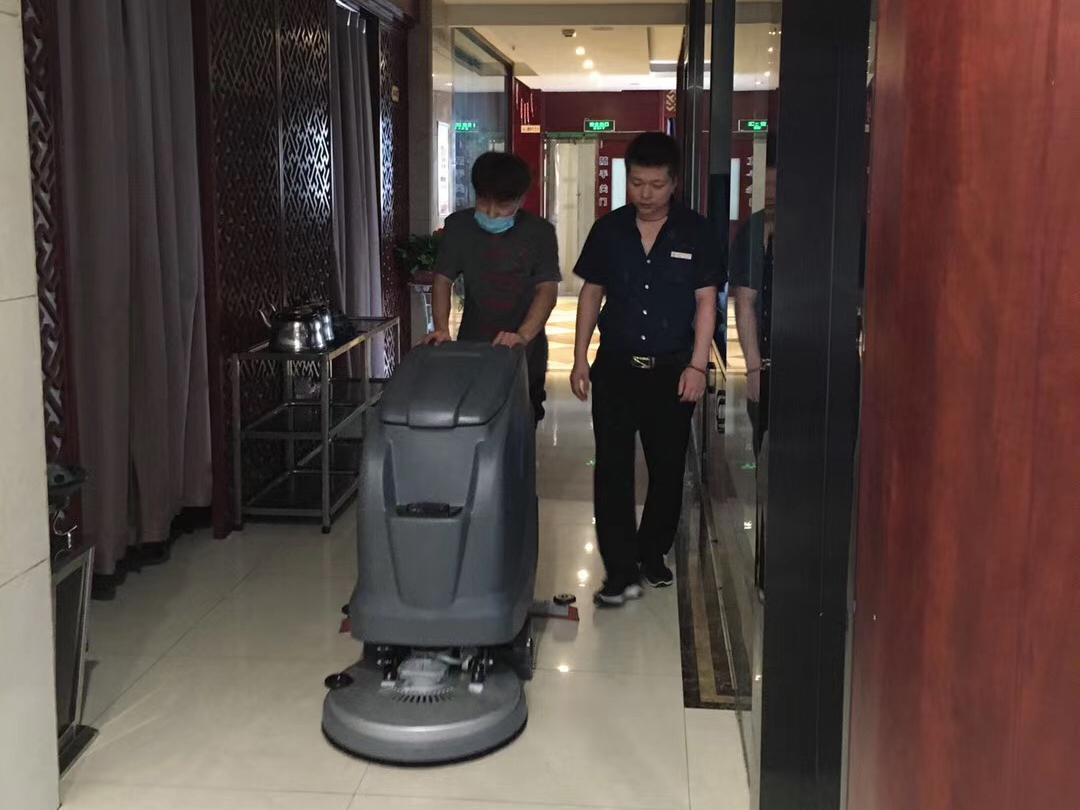 酒店餐厅清洁地面卫生使用全自动好色先生下载地址