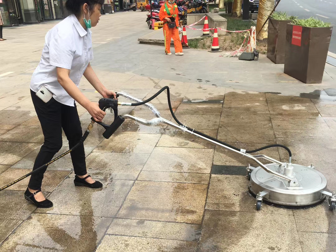 重庆小区物业采购高压清洗机冲洗路面、水池